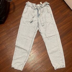 Zara Size 2 - Jeans - Excellent Condition Matching Jean Belt - Pants
